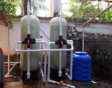 Industrial reverse osmosis membrane housings and pumps